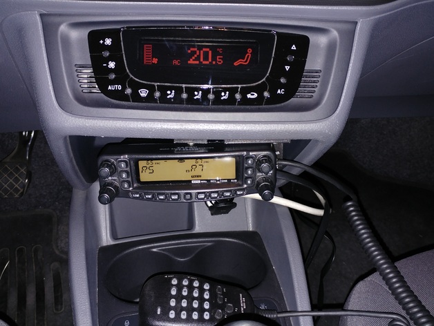 Yaesu FT8900 Seat Ibiza mount