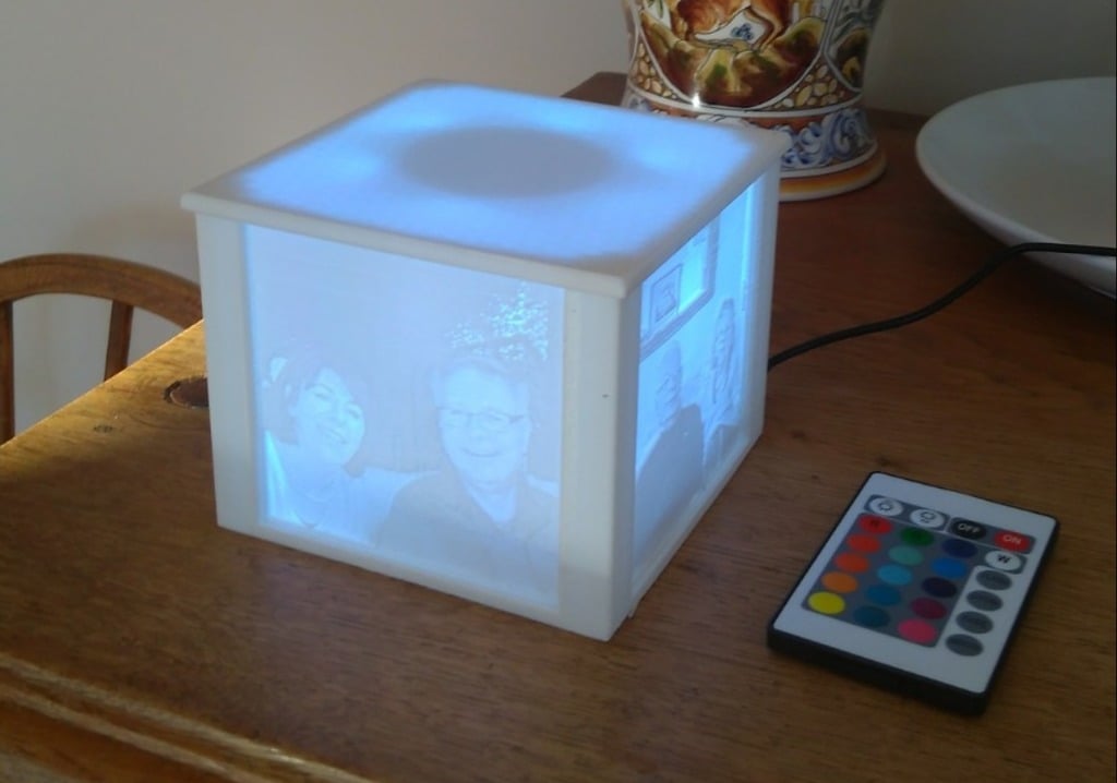 Light box for Lithophanes, easy print, designed for USB RGB LED strip