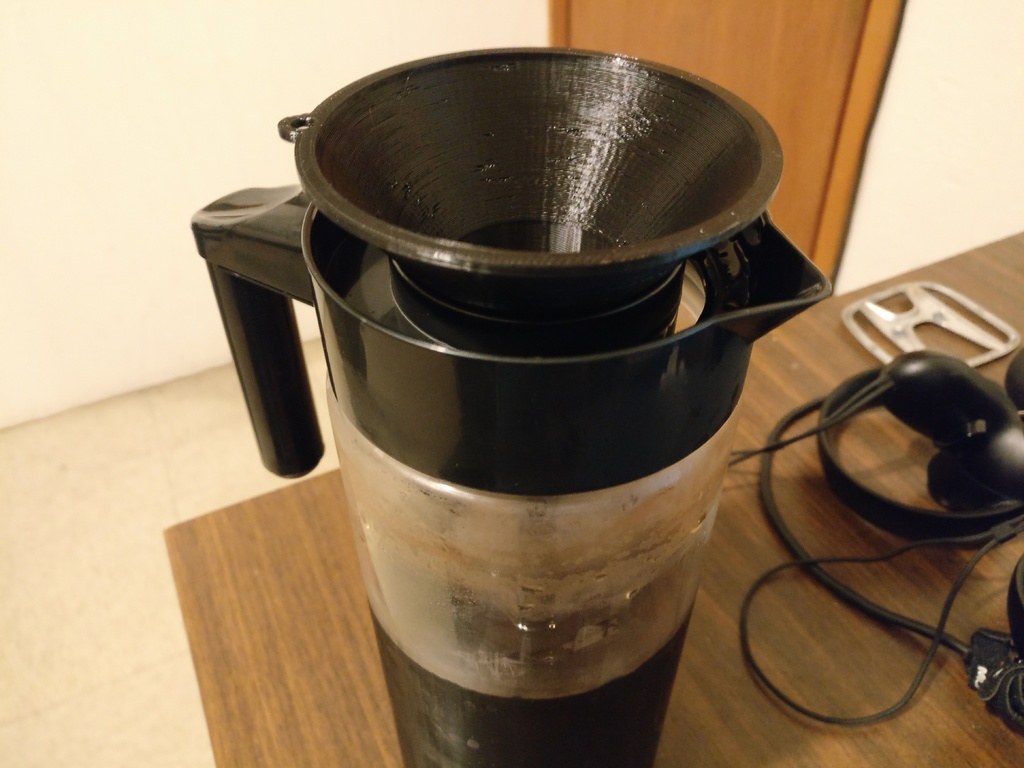 Coffee funnel for cold brew coffee maker