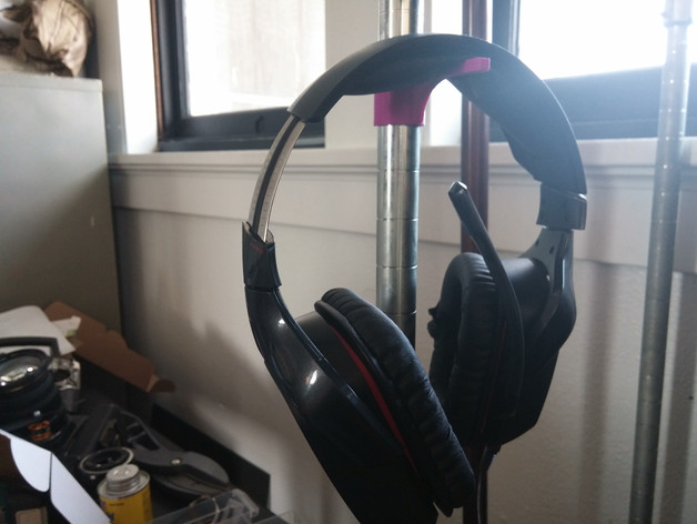 Wire shelf headphone hook