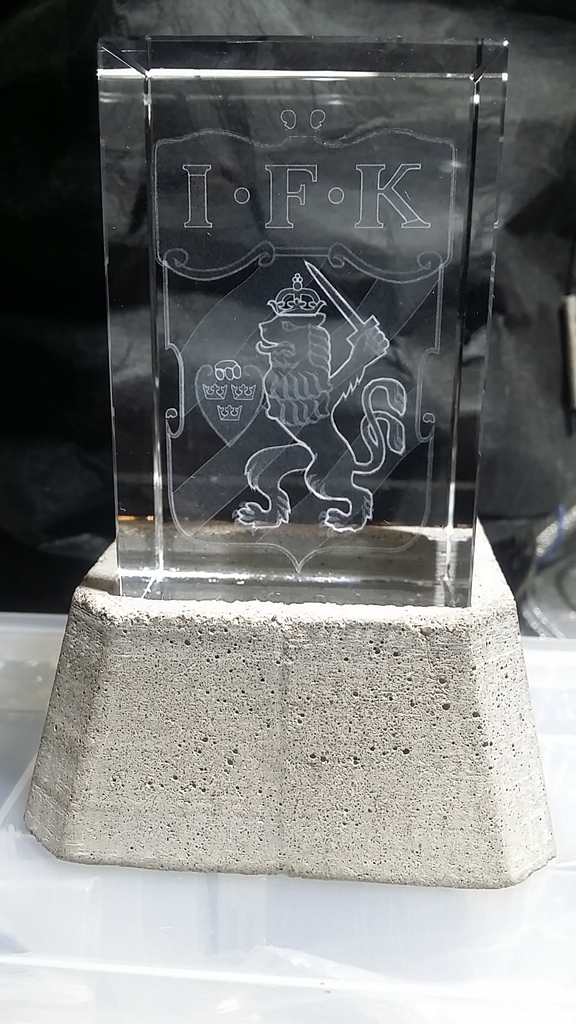 Laser etched glass cube stand (Concrete mold)