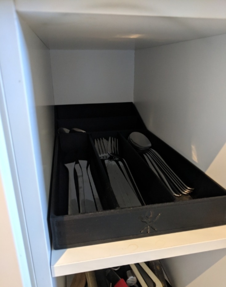 Compact utensil tray