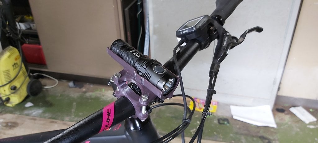 Nitecore MH20 flashlight bike mount