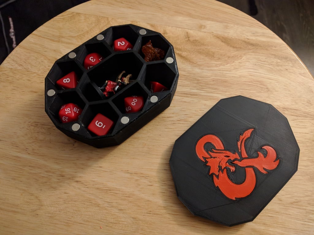 D&D dice box - 8 dice, with miniature