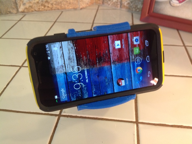 Moto X In a OtterBox Commuter Samsung Windshield Mount (Also works with Moto G in OtterBox)