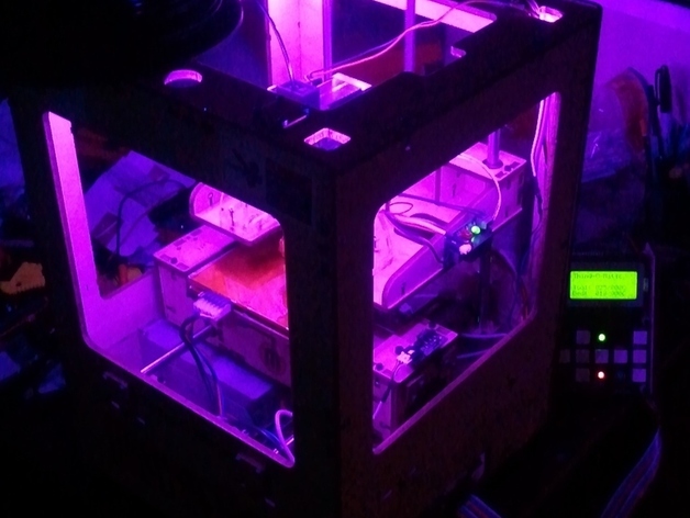 A MakerBot TOM with attitude: RGB leds controlled by the status of the print process