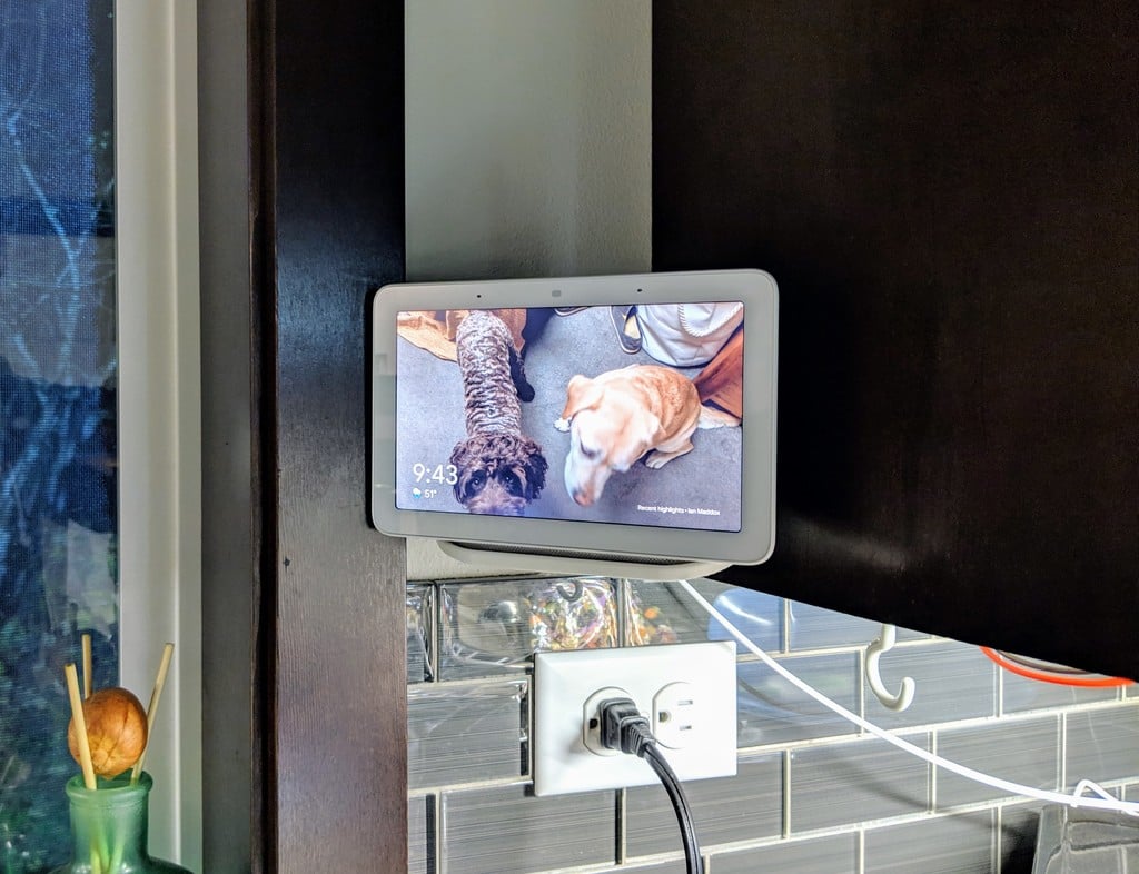 Google Home Hub 45º wall mount