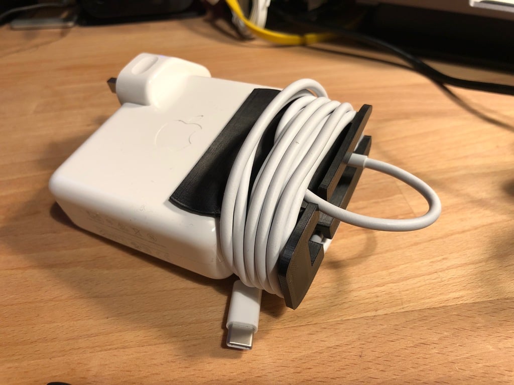 Apple MacBook Pro 2016+ USB-C Charger Cable Tidy