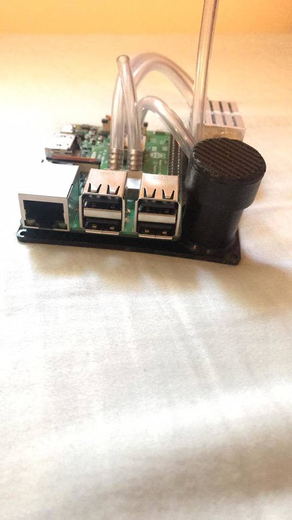 Raspberry Pi Case with Reservoir (Watercooling)