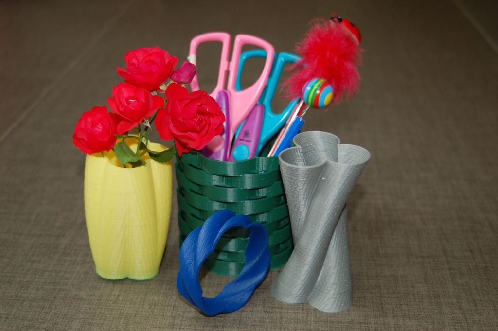 Cylinder Vase, Cup, and Bracelet Generator