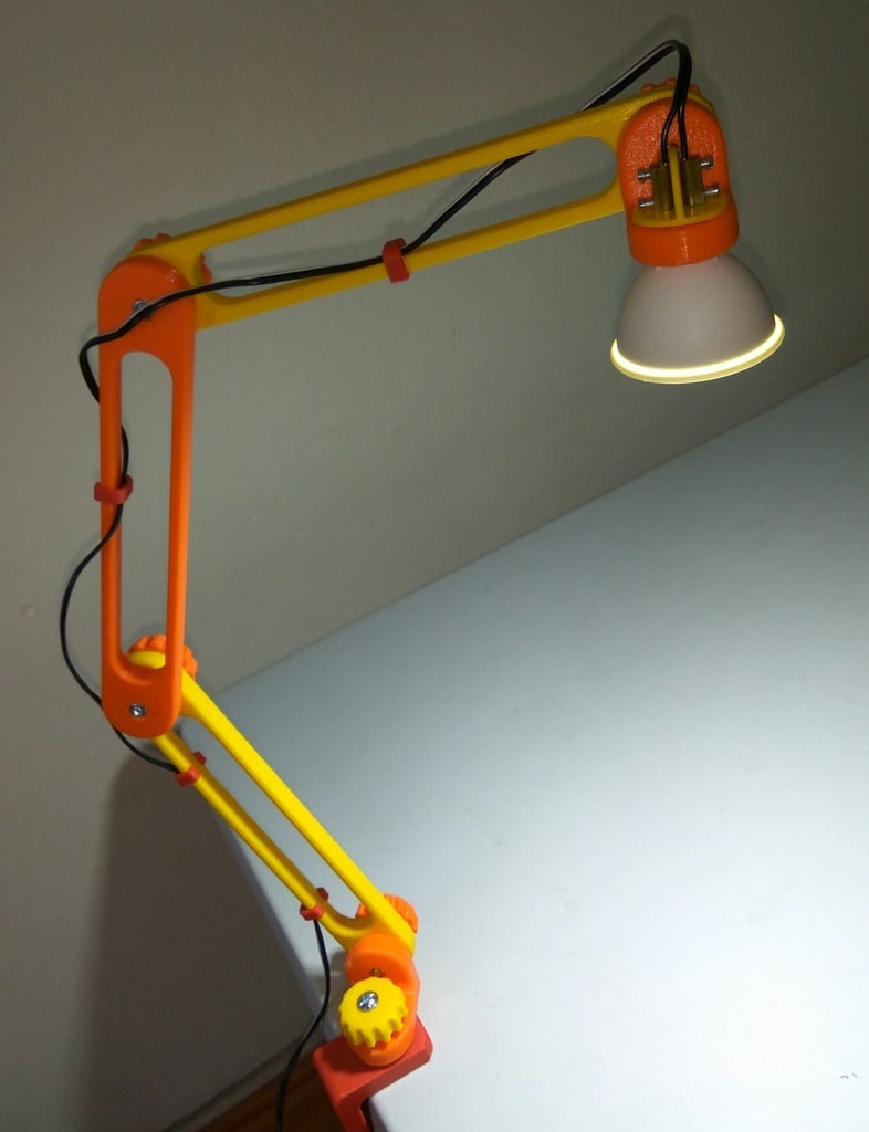 Articulating LED Lamp for MR16