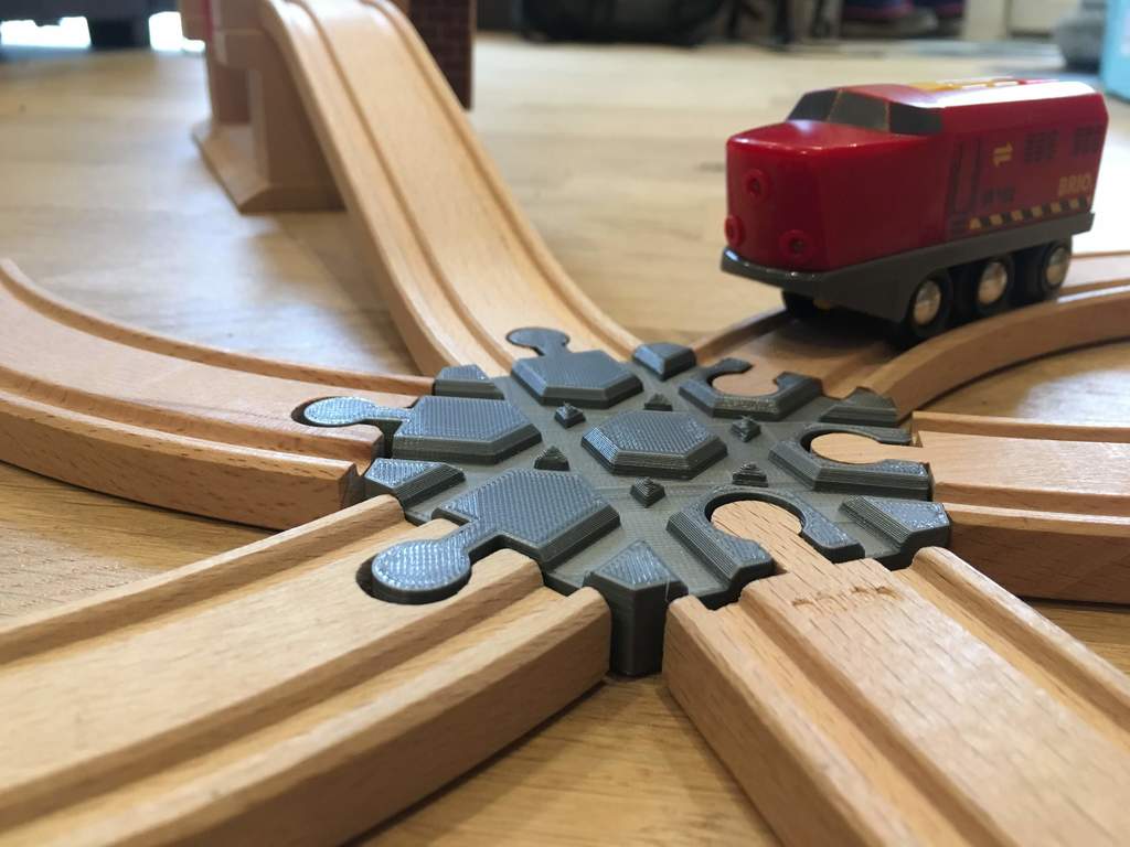 Wooden train track intersection : 6 ways (Brio / Ikea ...)