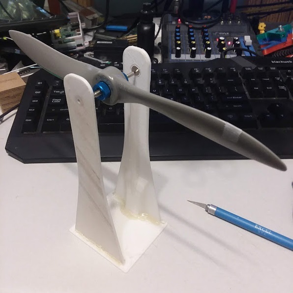 Magnetic stand for simple prop balancer.