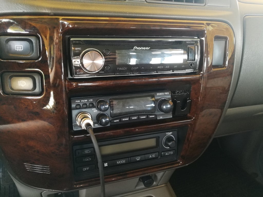 Nissan Patrol CB radio mount/holder 1din