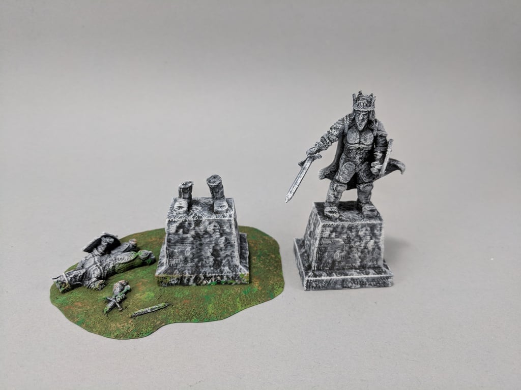 28mm King Statue