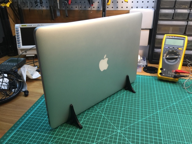 Macbook Pro Vertical Stand