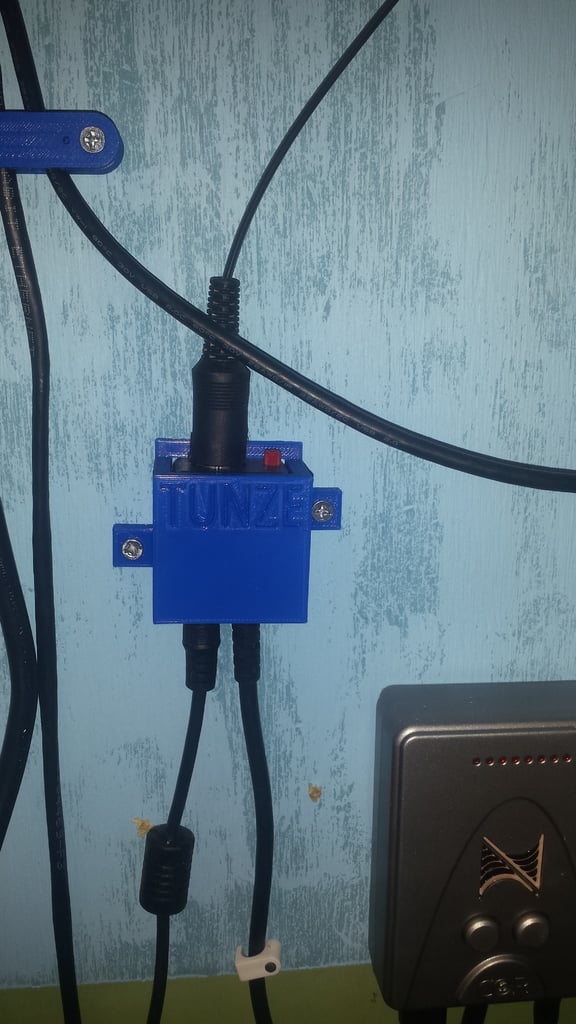 Control box mount for Tunze Stream