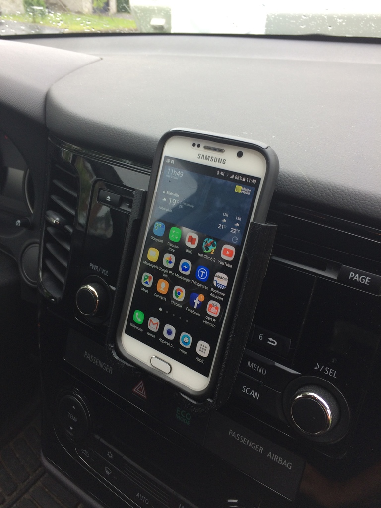 Samsung Galaxy S6 with otter case car holder