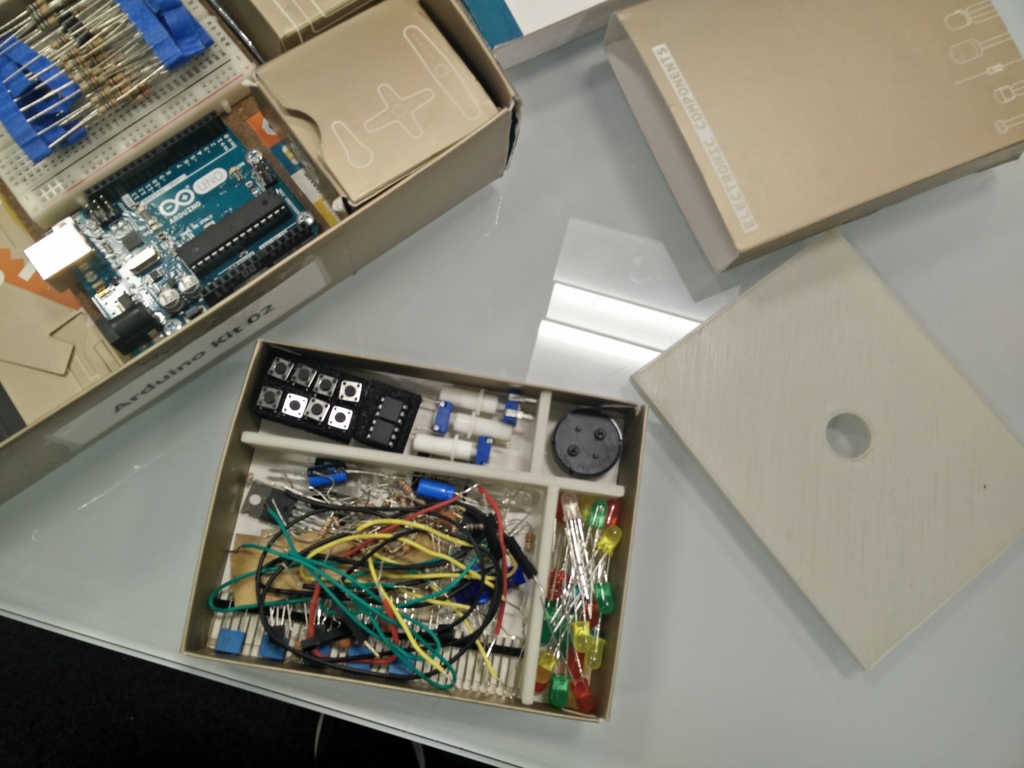 Arduino Starter Kit: Electronic Components Divider