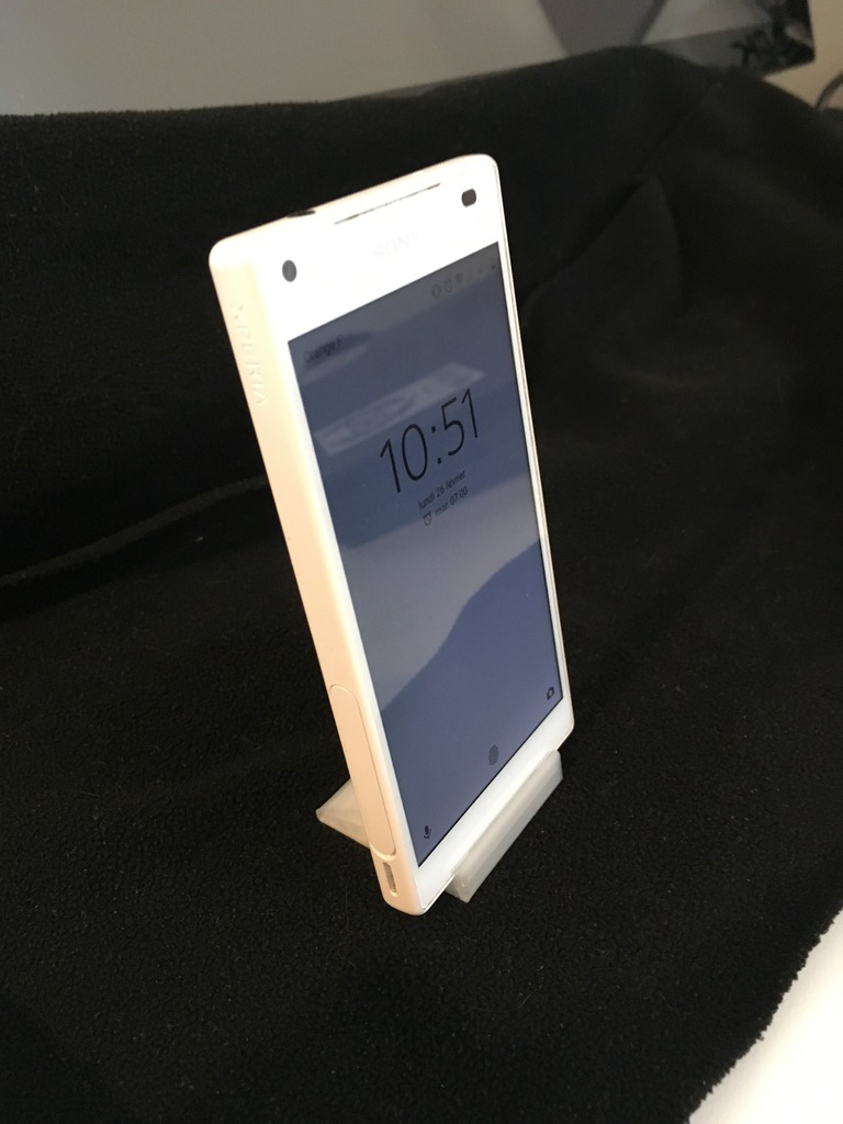 Sony XPeria Z5 Compact Stand
