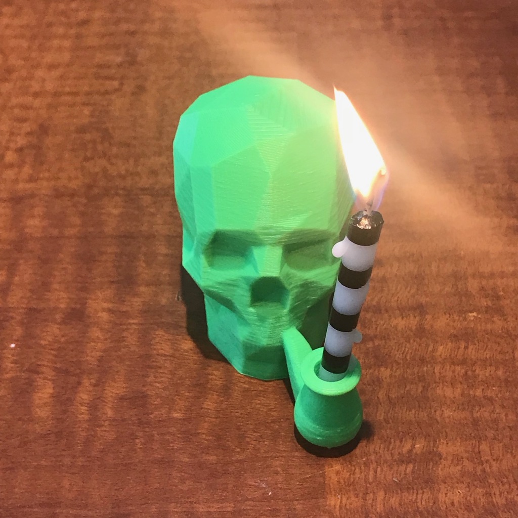 Low-Poly "Smoking" Skull Candle Holder