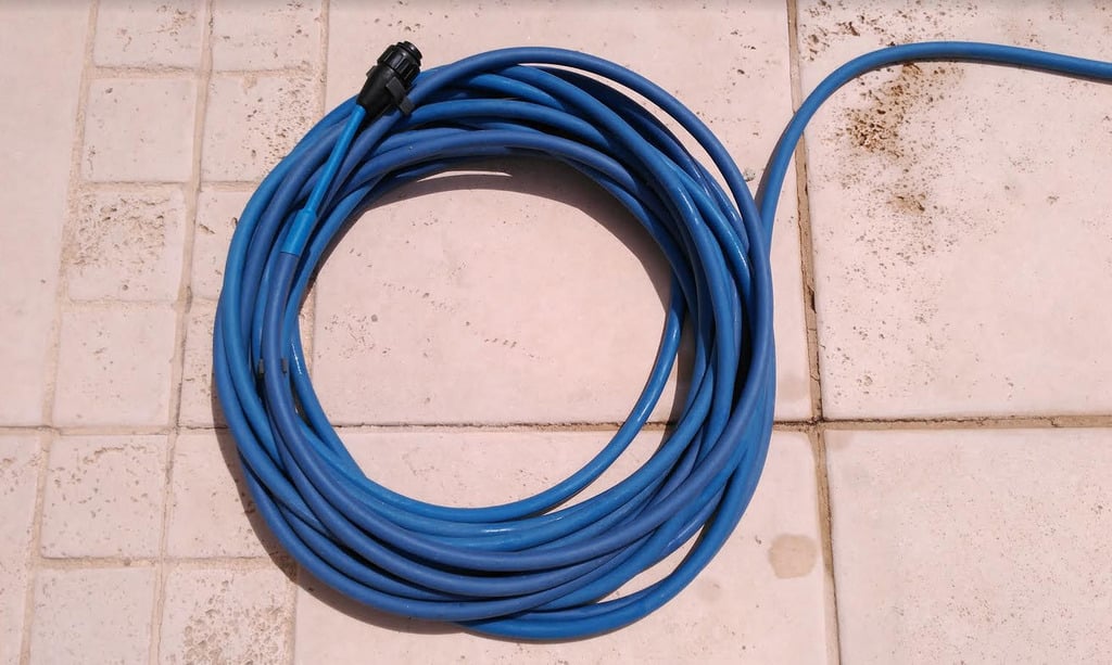 Cables clapms for robotic pool cleaner / Abrazaderas de cables para robot limpiafondos de piscina
