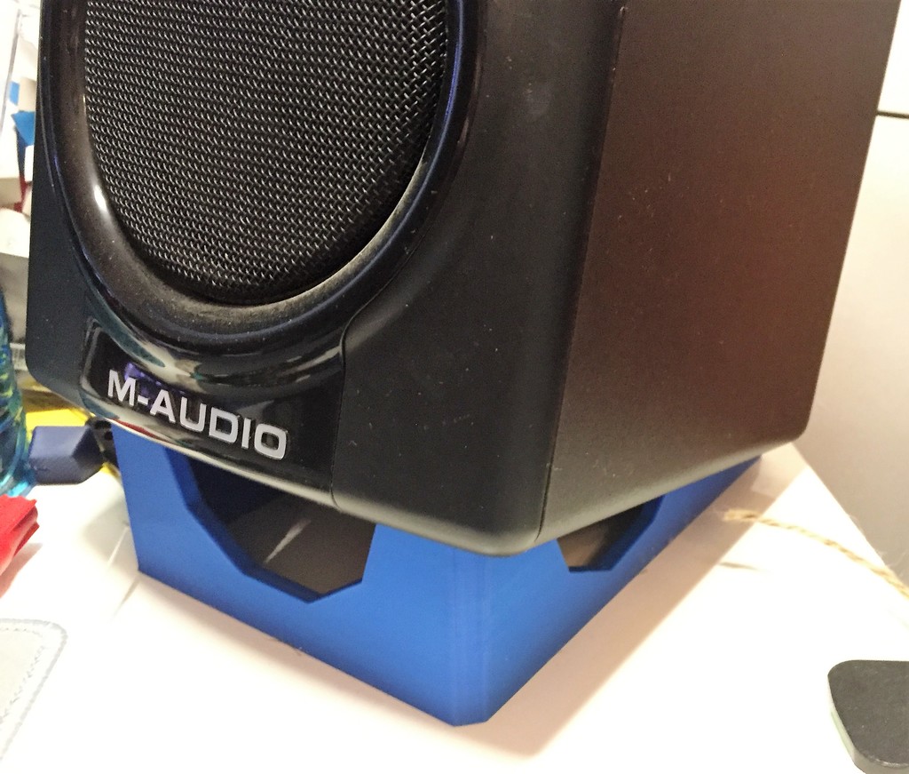 3-6 inch speaker / studio monitor stand (AV40)