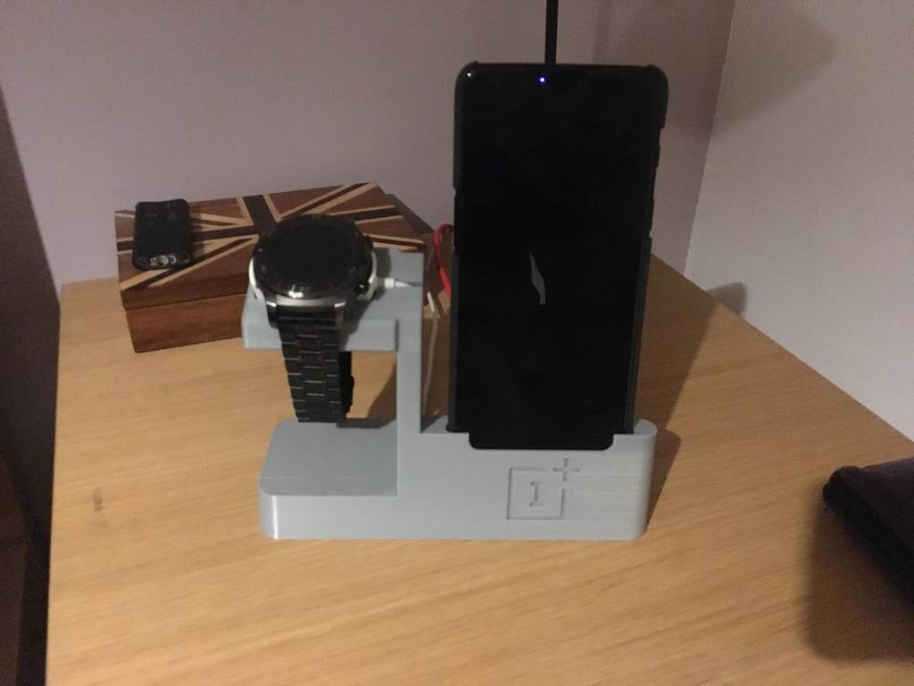 Huawei Watch 2 and Oneplus 6 Dock