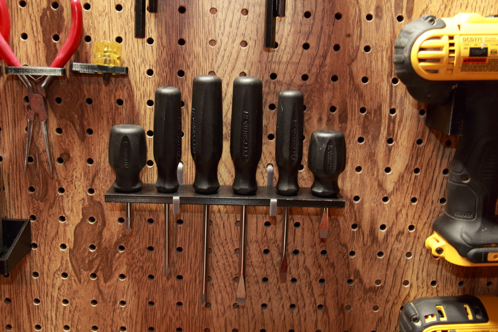pegboard holder for the Pittsburgh 6 piece screwdriver set