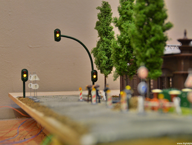 H0-scale (1:87) real working traffic lights for model railroad