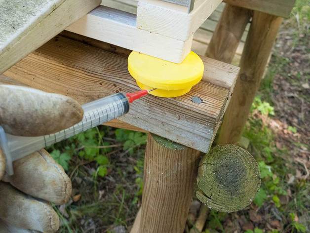 Beehive ant stopper