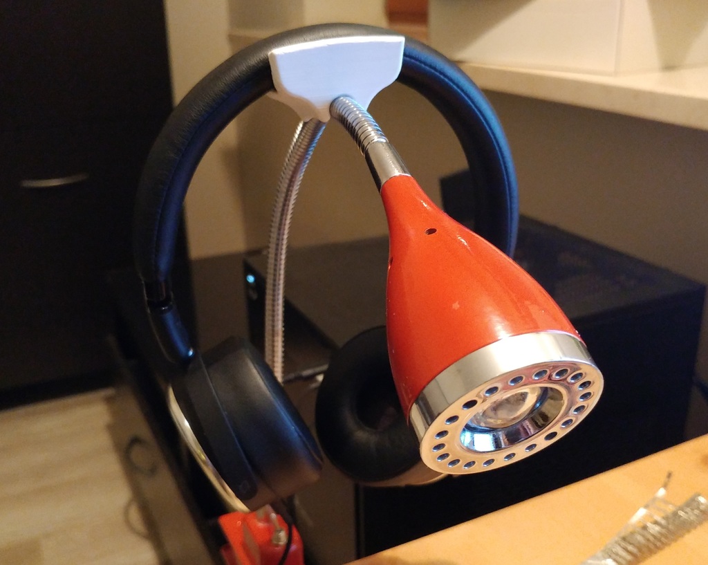 Flex lamp headphones mount
