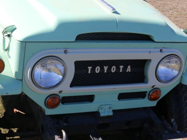 Toyota Land Cruiser Grill