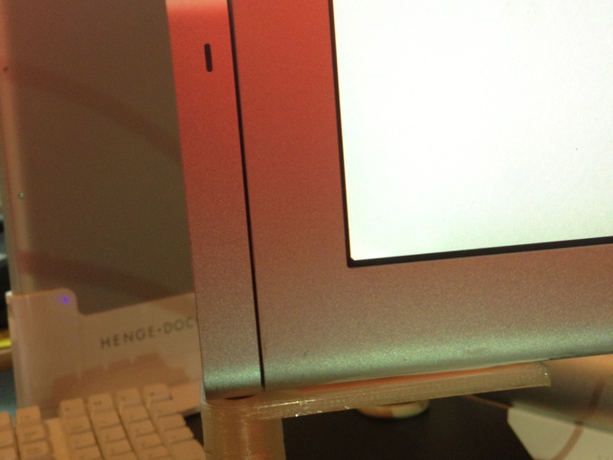 A Leap Motion Holder for the Apple Cinema Display