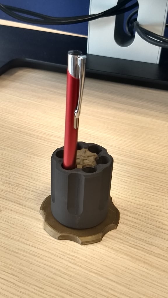 Revolver pen holder