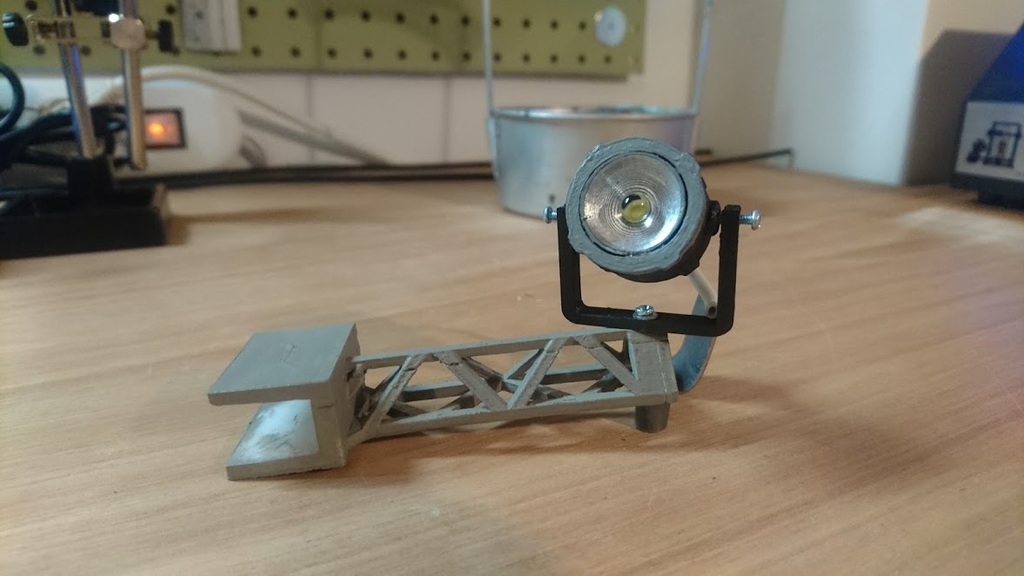 Miniature searchlight