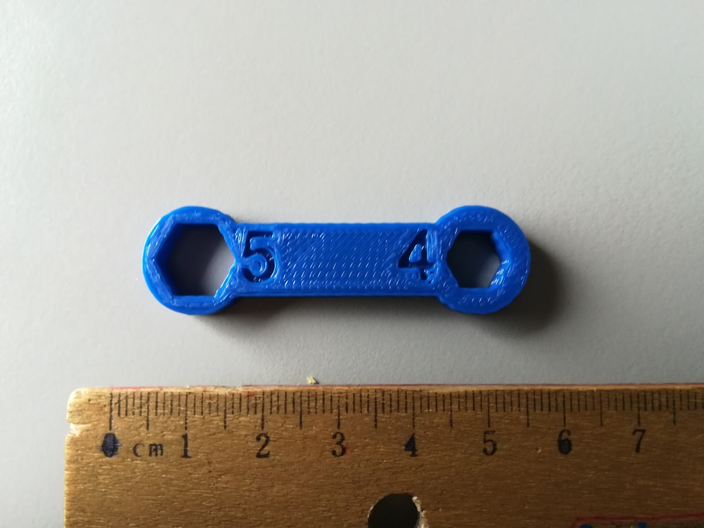 Wrench 4 and 5 mm (to swap between different nozzles)