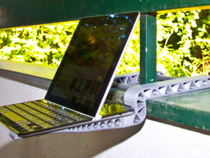 iPad Logitech balcony table
