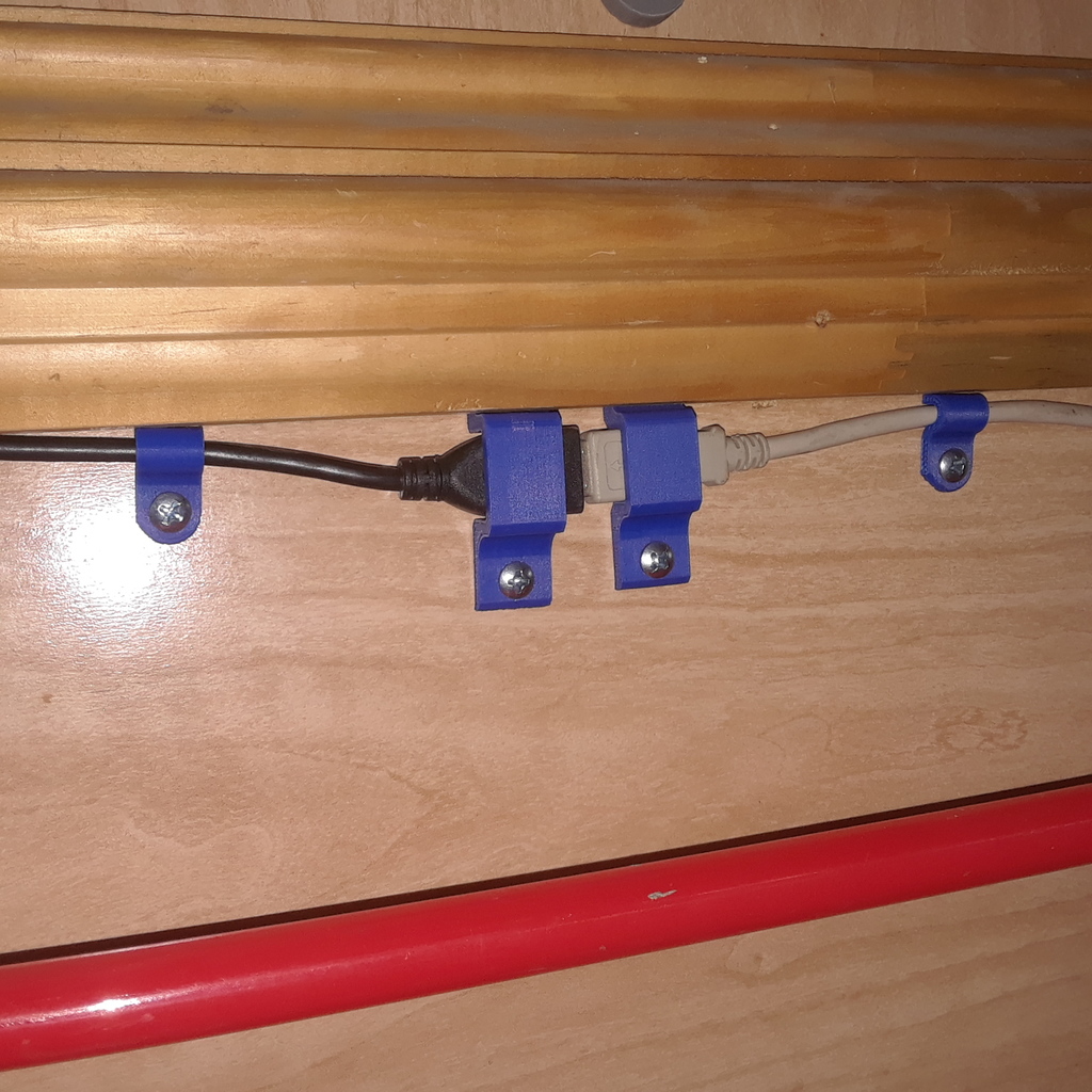 USB cable mounting system 
