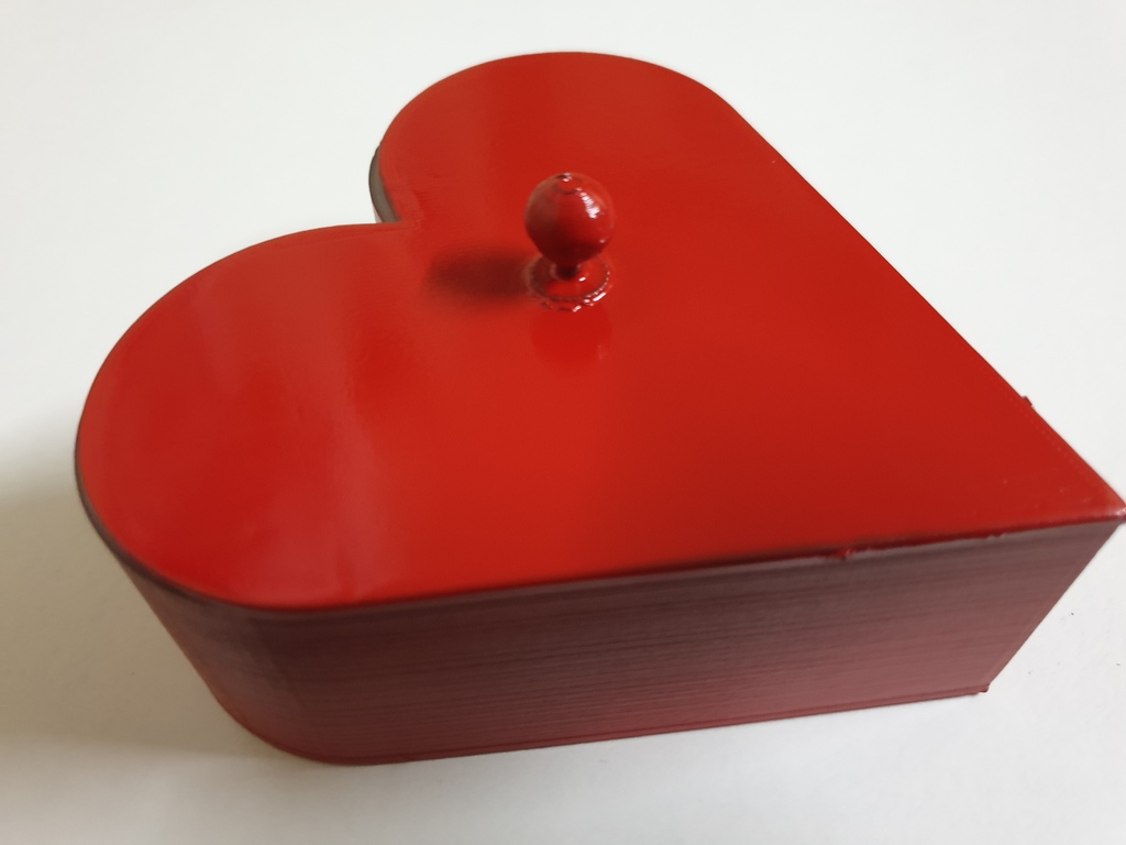 Heart-shaped trinkets box