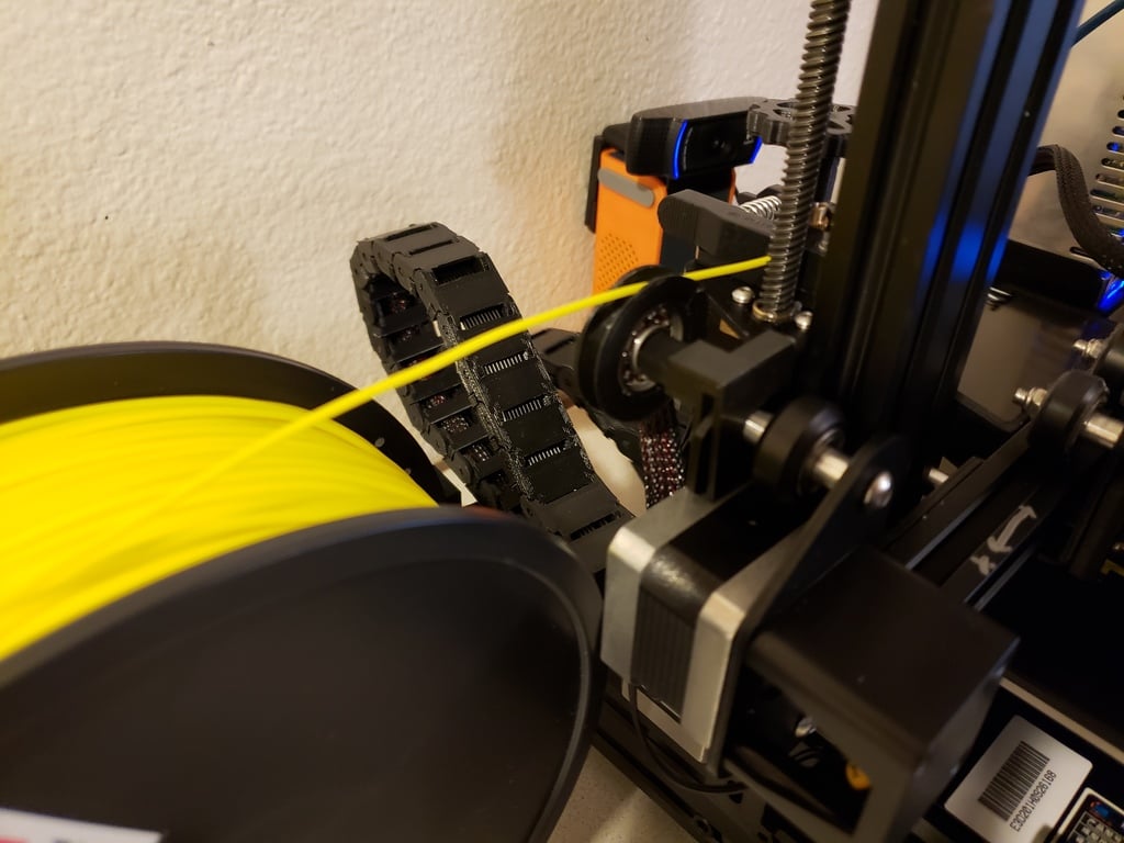 Clip on filament roller/guide for Ender 3 for lower side mounted filament