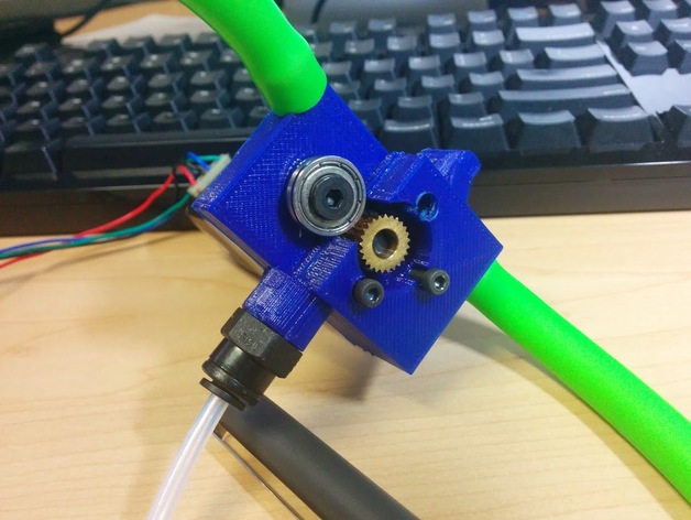 Suspended short bowden micro extruder