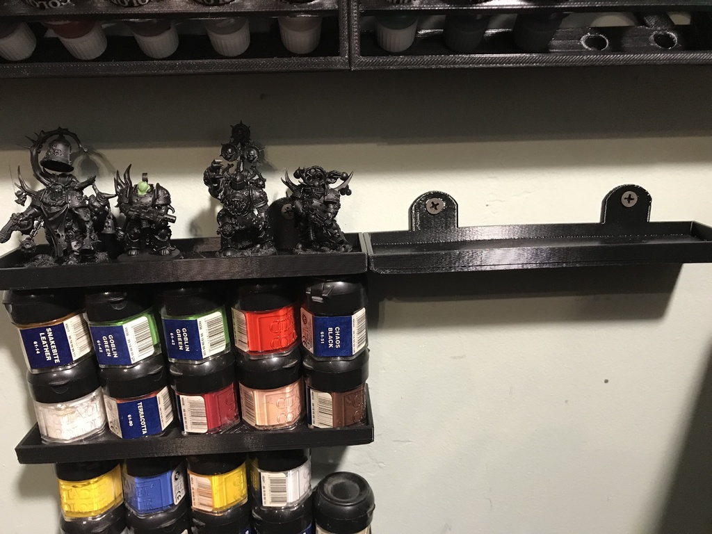 Hanging shelve for up to 40mm miniatures 