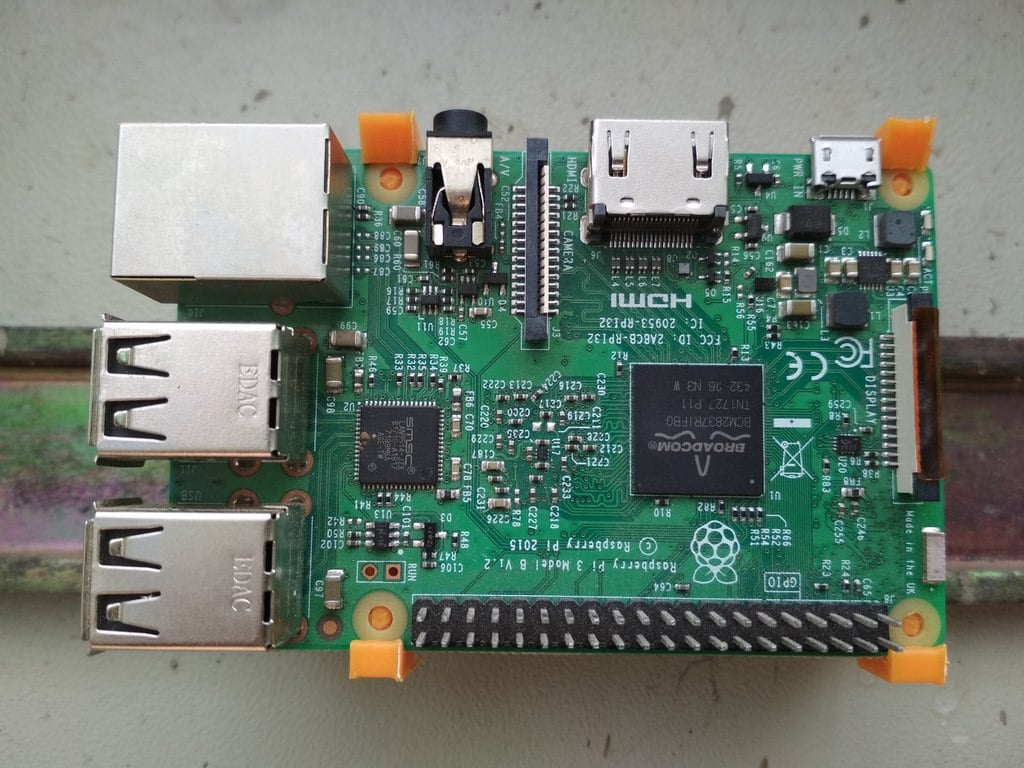 Raspberry Pi 3 DIN Holder (Screw-less)