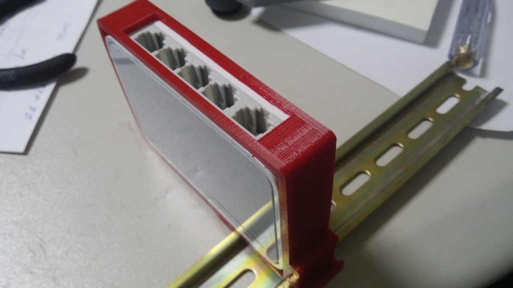 35mm din rail case for 5 port ethernet switch