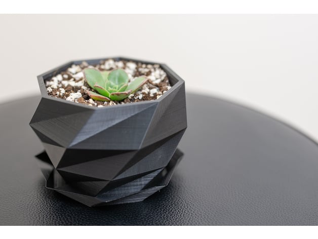 Low Poly Planter With Drain And Saucer