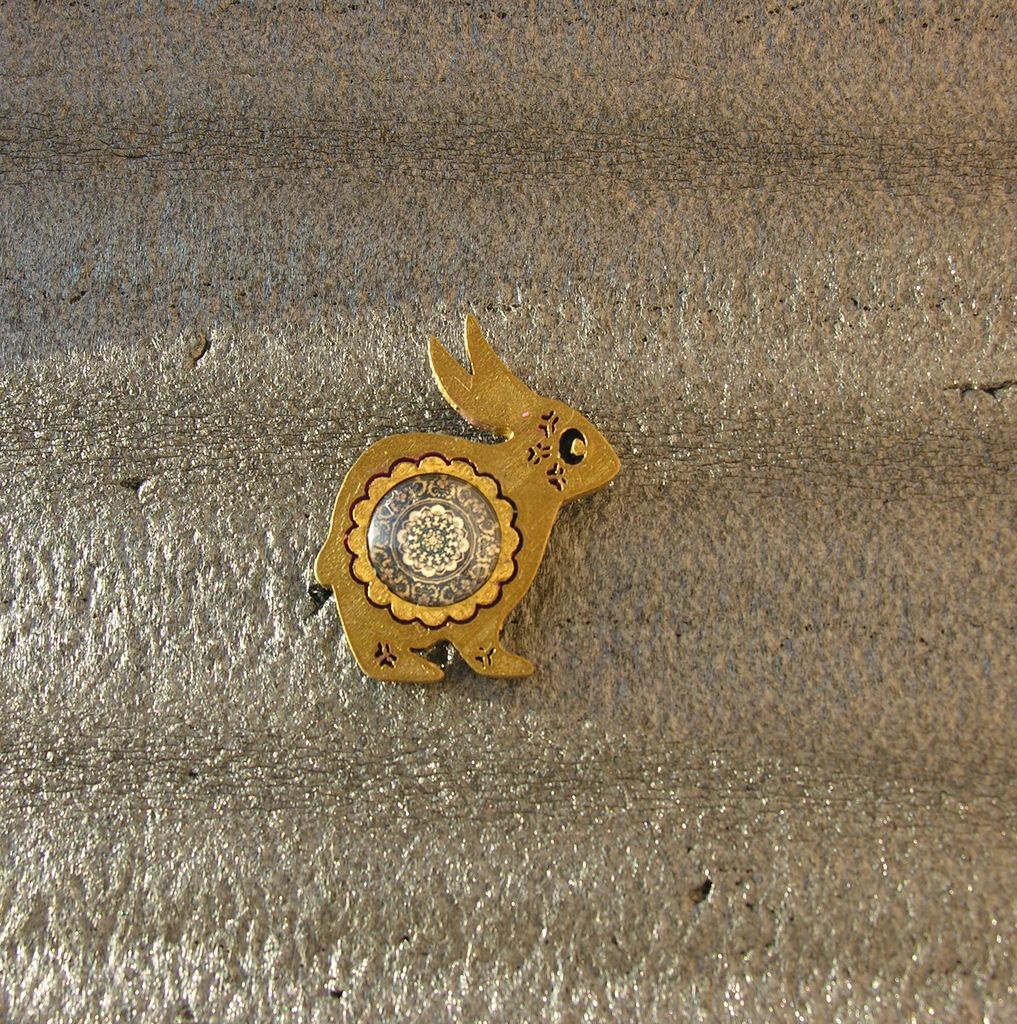 Rabbit cabochon pin brooch