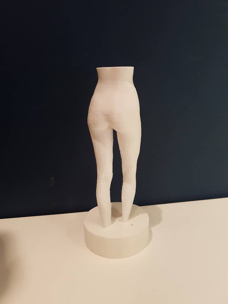 Statue girl legs and ass 