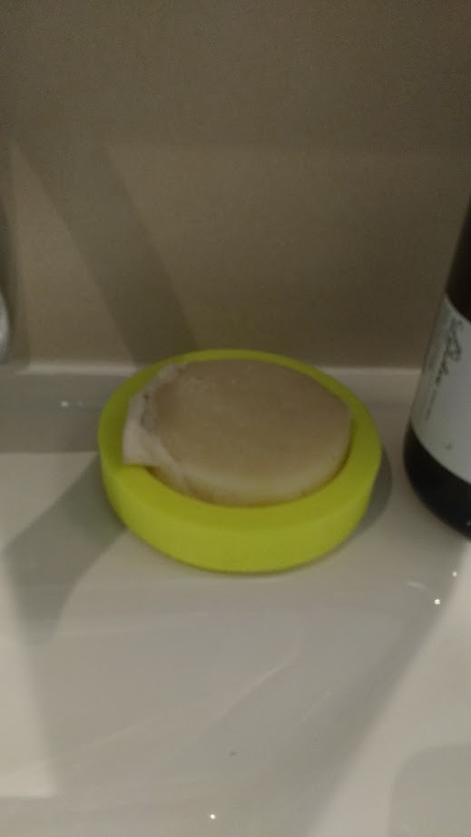 Soap dish for round solid shaving soap