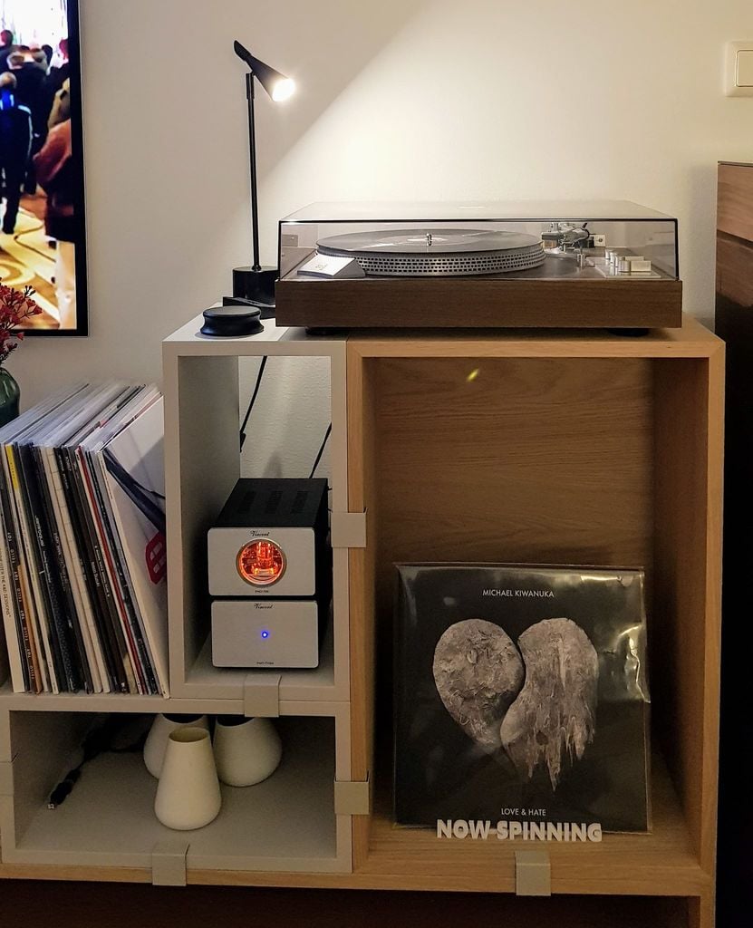 Now Spinning record stand